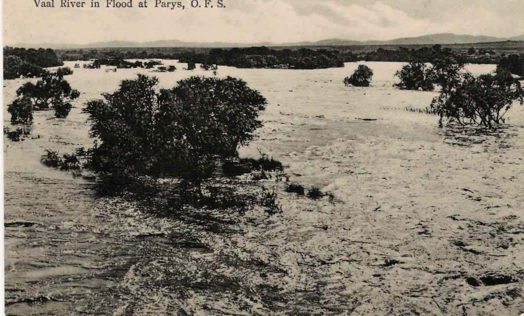 PARYS Vaal River in flood