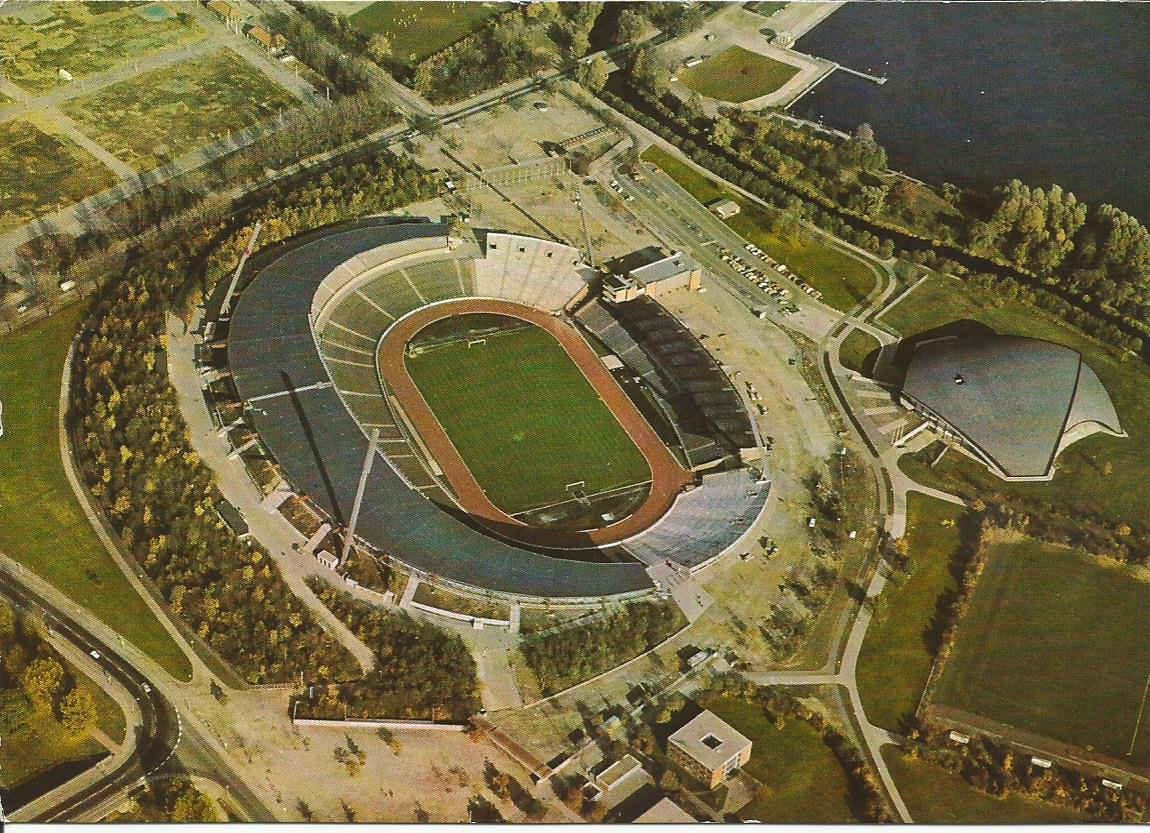 Hannover_ Das umgebaute Niedersachsenstadion und das Stadionbad