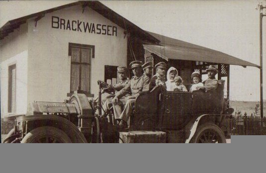 Brackwasser Bahnhof Soldaten