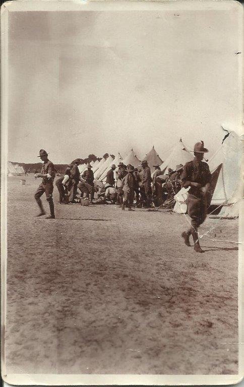 Rantsoene ontvang / Receiving Rations